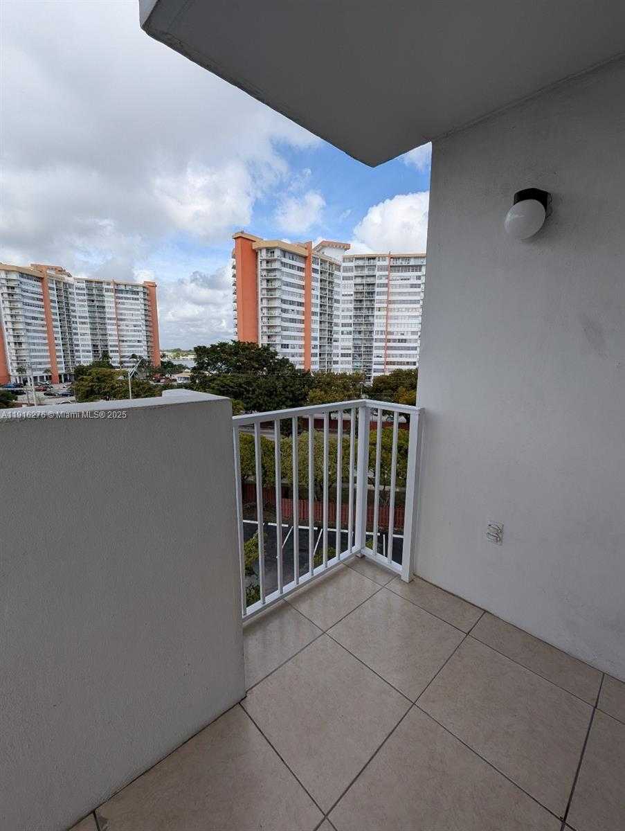 Small Image of 1300 NORTH EAST MIAMI GARDENS DR #613E, Miami Number 20