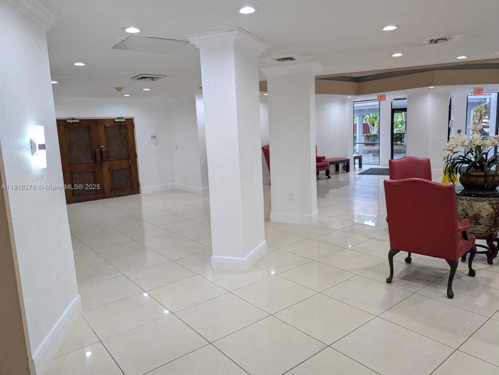 Small Image of 1300 NORTH EAST MIAMI GARDENS DR #613E, Miami Number 4