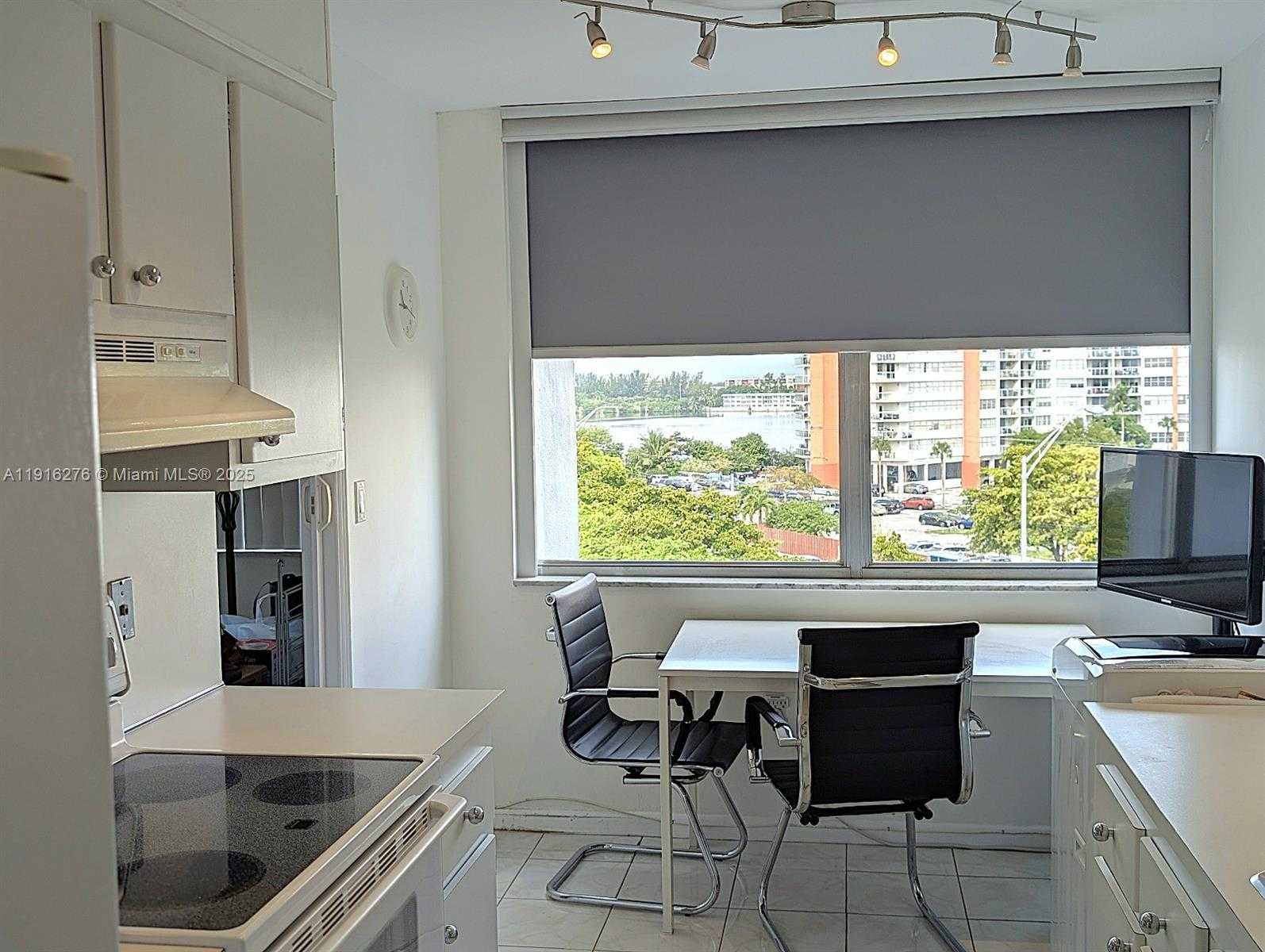 Small Image of 1300 NORTH EAST MIAMI GARDENS DR #613E, Miami Number 7