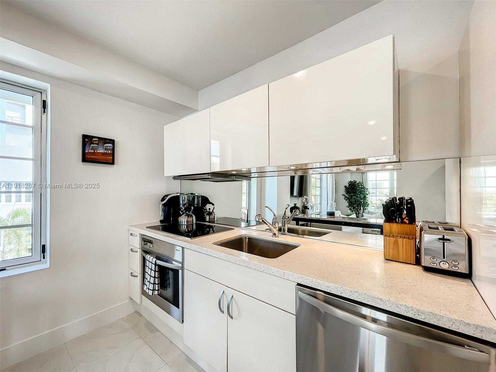 Small Image of 1250 OCEAN DR #4D, Miami Beach Number 14