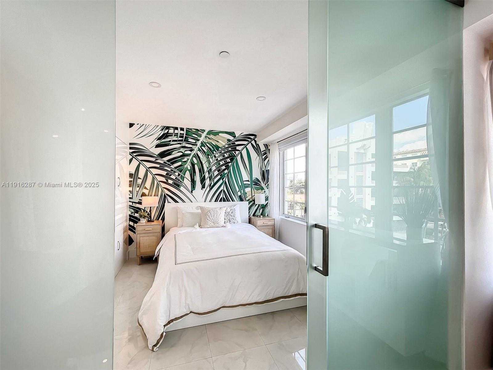 Small Image of 1250 OCEAN DR #4D, Miami Beach Number 15