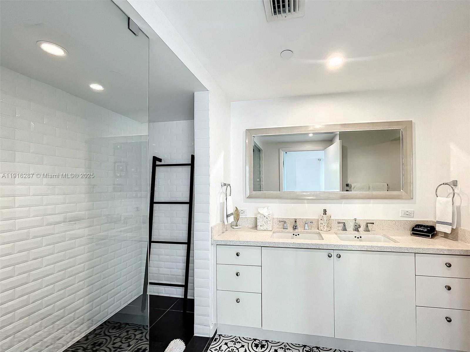 Small Image of 1250 OCEAN DR #4D, Miami Beach Number 18