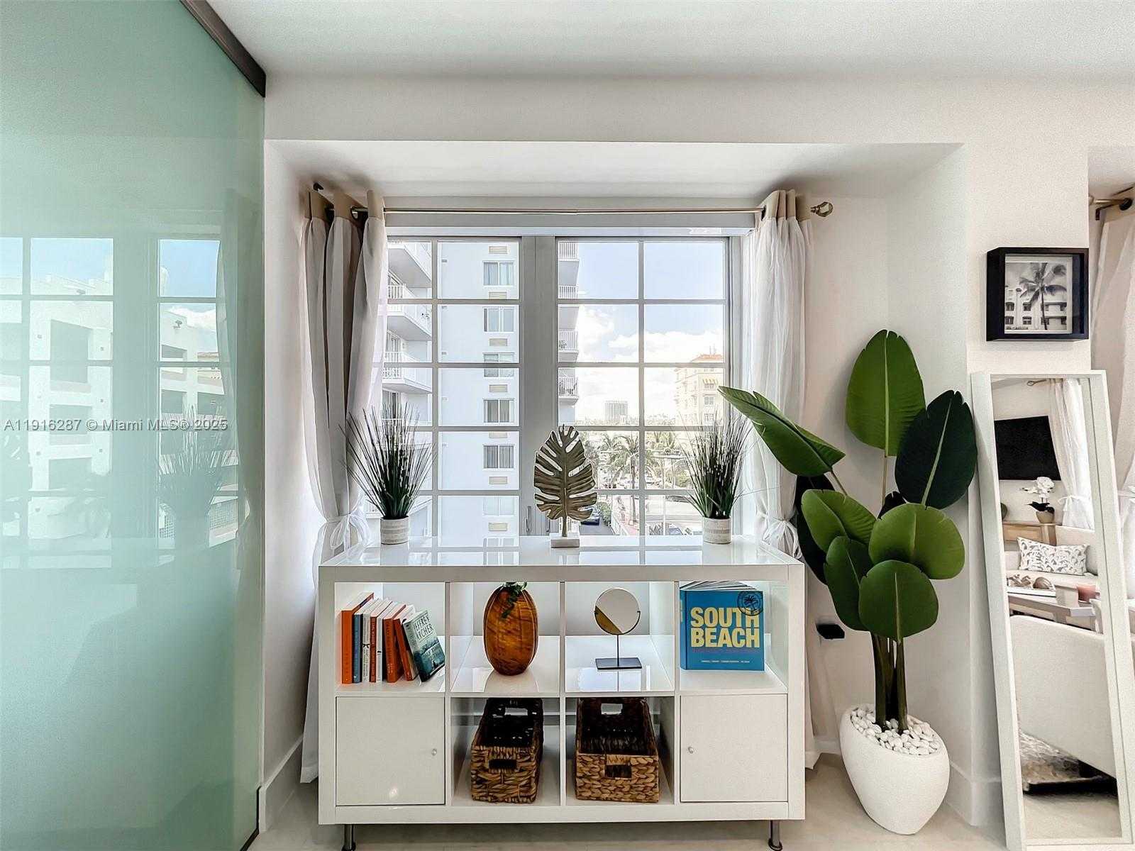 Small Image of 1250 OCEAN DR #4D, Miami Beach Number 9
