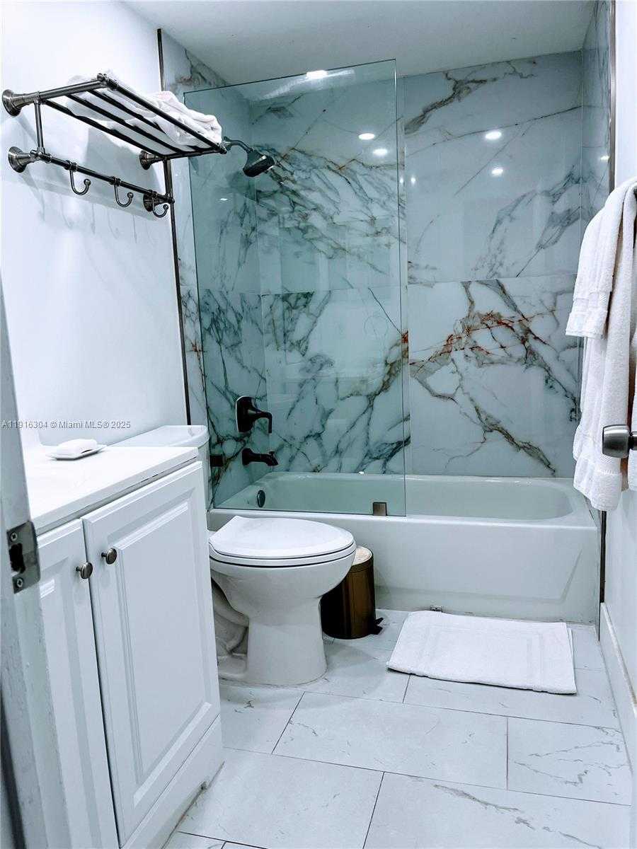 Small Image of 7810 SOUTH WEST 102ND LN, Miami Number 16