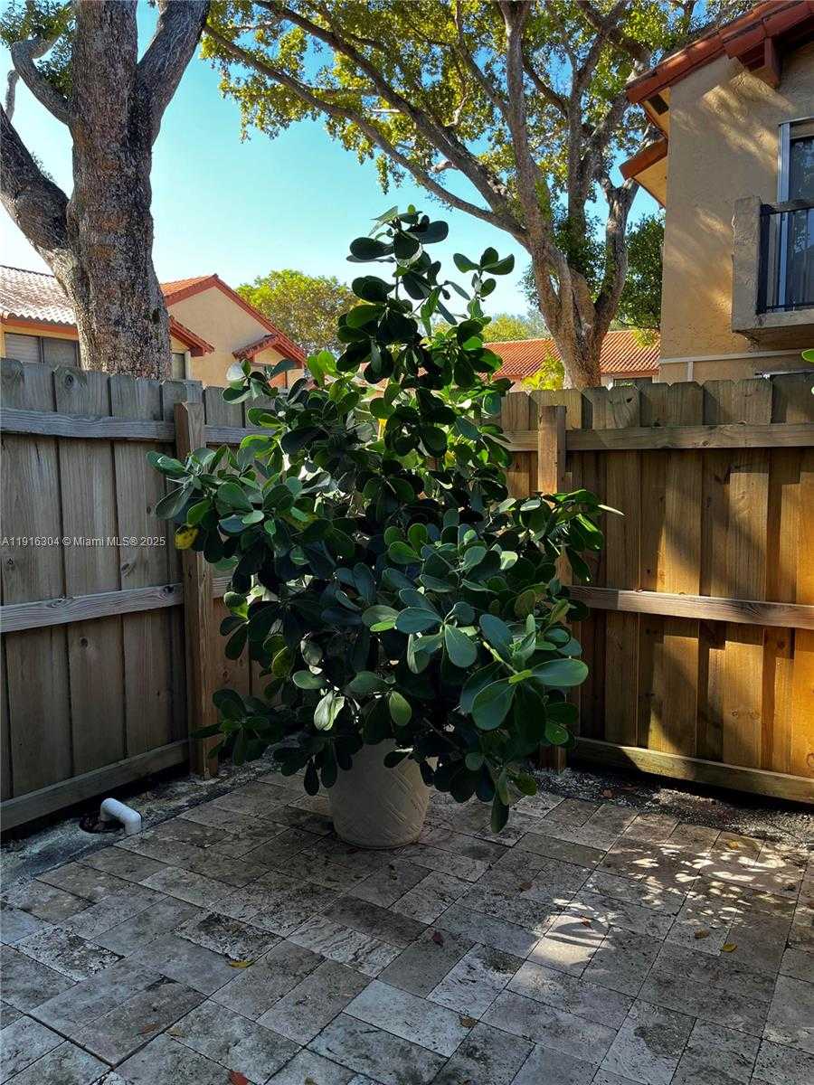 Small Image of 7810 SOUTH WEST 102ND LN, Miami Number 28