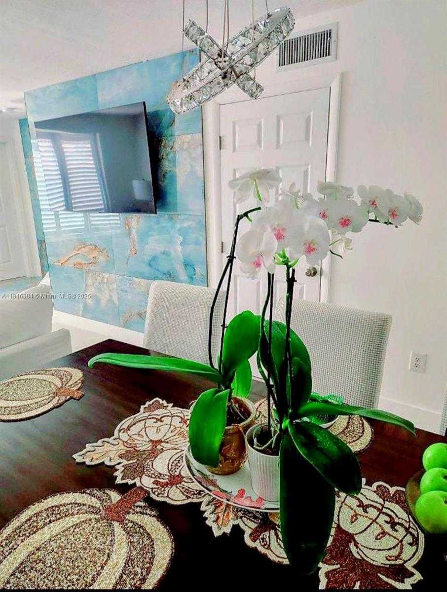 Small Image of 7810 SOUTH WEST 102ND LN, Miami Number 6