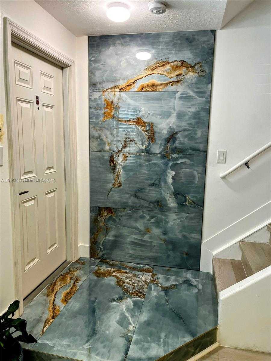 Small Image of 7810 SOUTH WEST 102ND LN, Miami Number 8