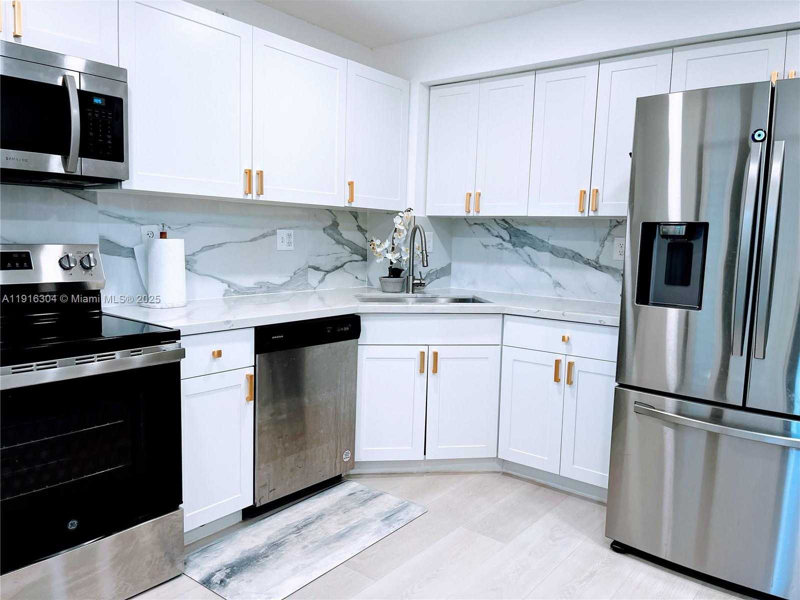 Small Image of 7810 SOUTH WEST 102ND LN, Miami Number 9