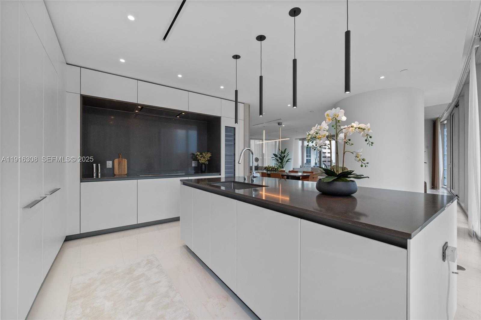 Small Image of 300 BISCAYNE BOULEVARD WAY #1101E, Miami Number 12