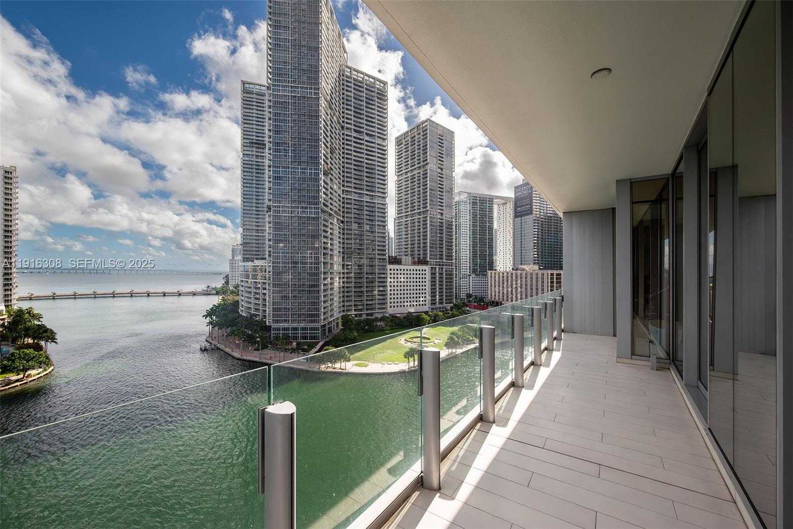 Small Image of 300 BISCAYNE BOULEVARD WAY #1101E, Miami Number 17