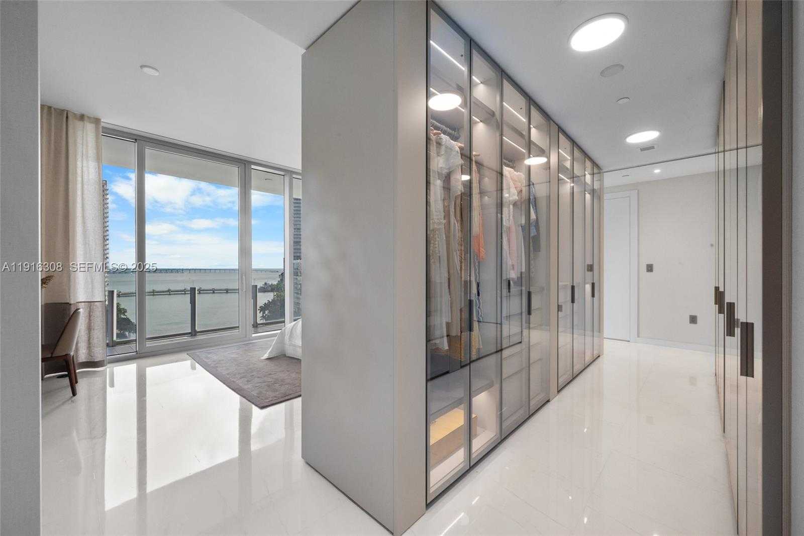 Small Image of 300 BISCAYNE BOULEVARD WAY #1101E, Miami Number 18