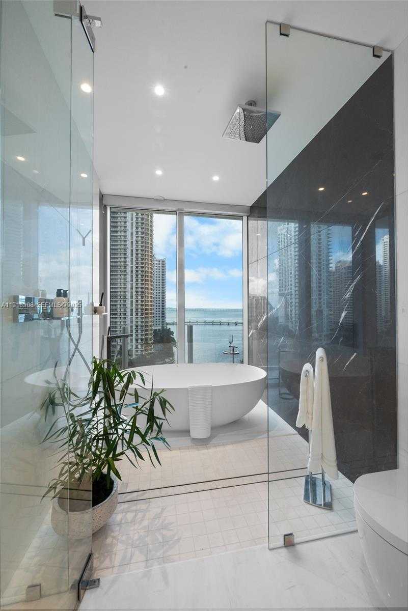 Small Image of 300 BISCAYNE BOULEVARD WAY #1101E, Miami Number 19