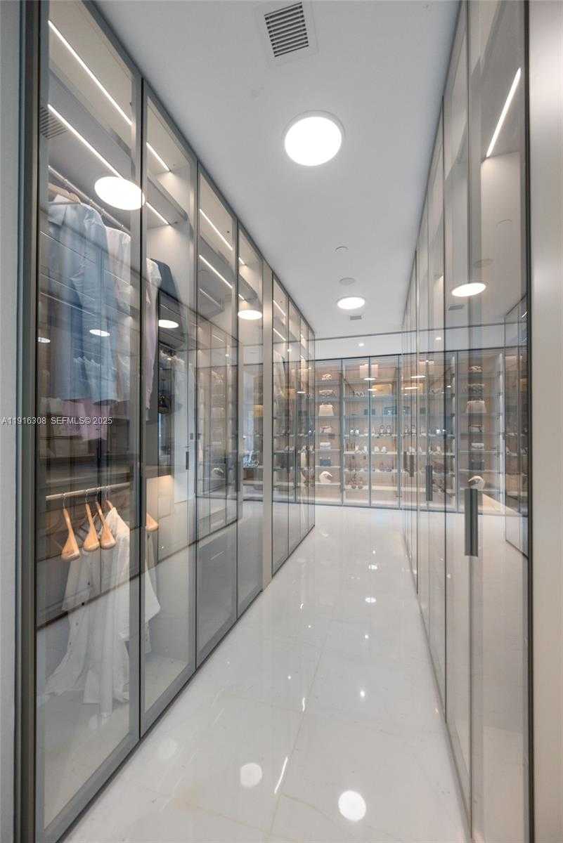 Small Image of 300 BISCAYNE BOULEVARD WAY #1101E, Miami Number 20