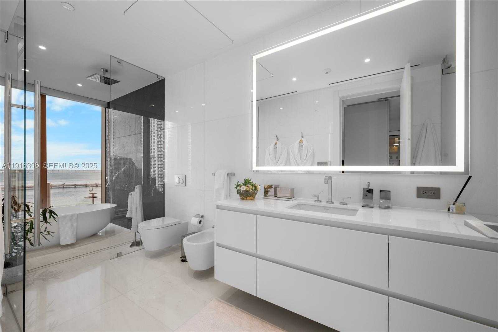 Small Image of 300 BISCAYNE BOULEVARD WAY #1101E, Miami Number 21