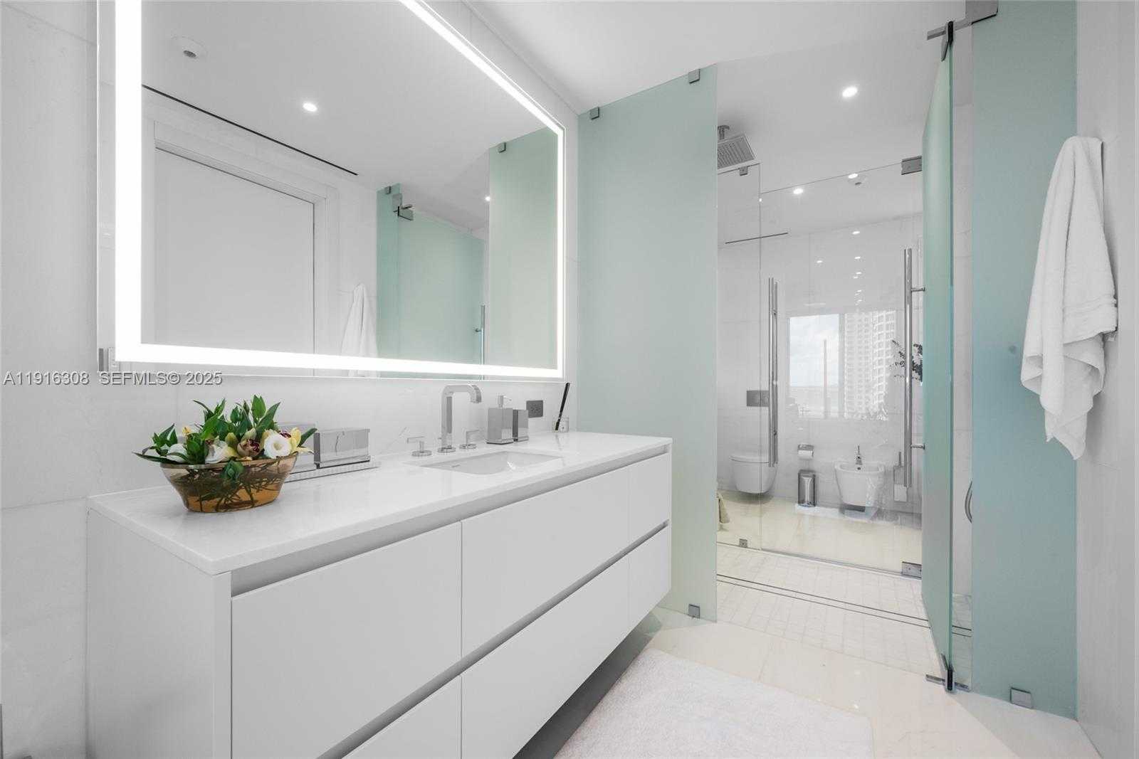 Small Image of 300 BISCAYNE BOULEVARD WAY #1101E, Miami Number 22