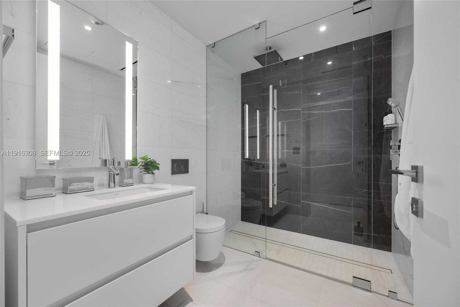 Small Image of 300 BISCAYNE BOULEVARD WAY #1101E, Miami Number 27