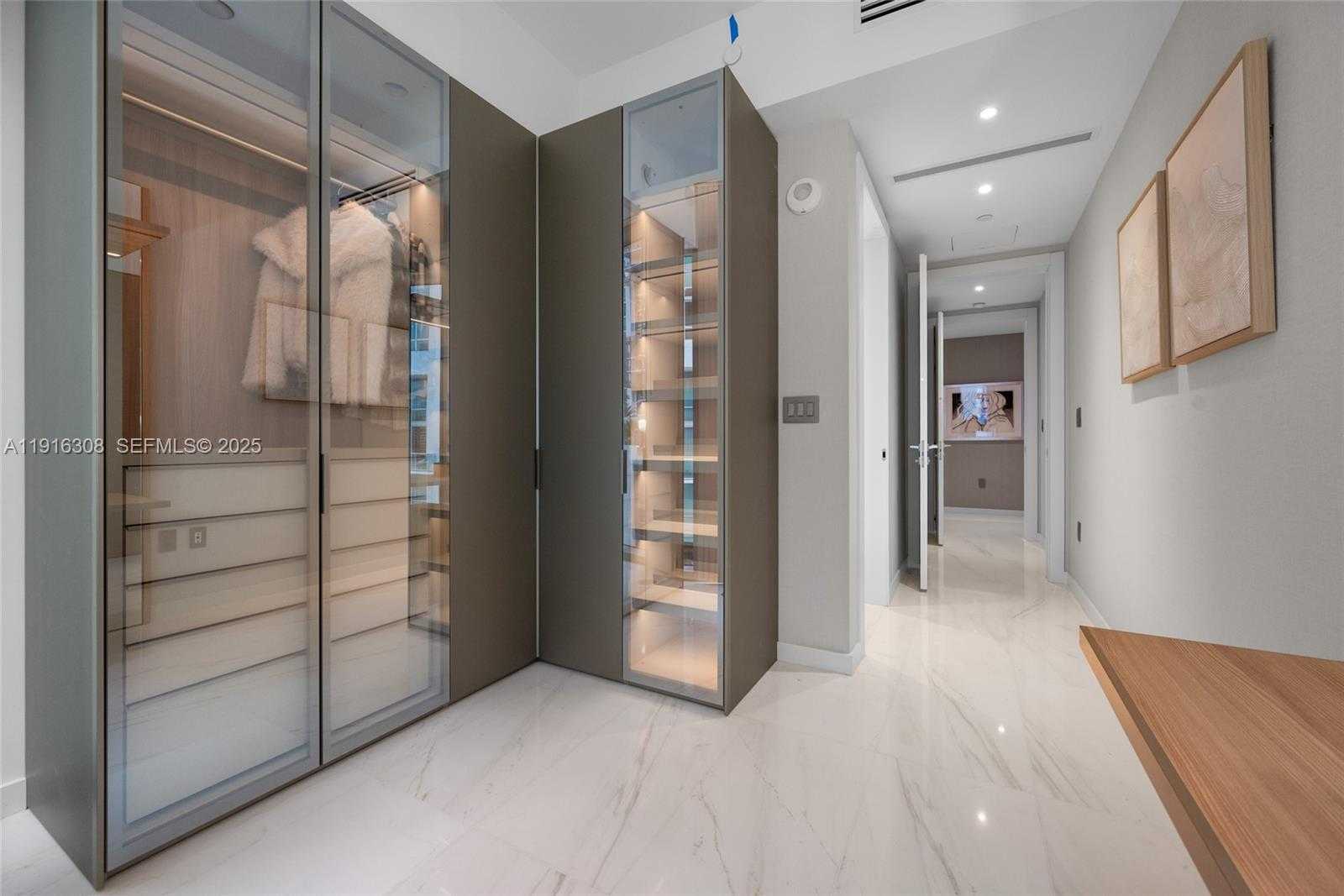 Small Image of 300 BISCAYNE BOULEVARD WAY #1101E, Miami Number 29