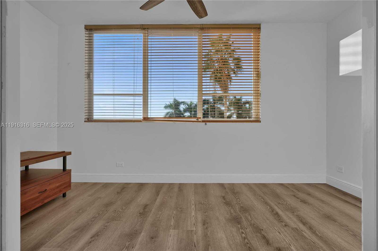 Small Image of 5005 COLLINS AVE #402, Miami Beach Number 10