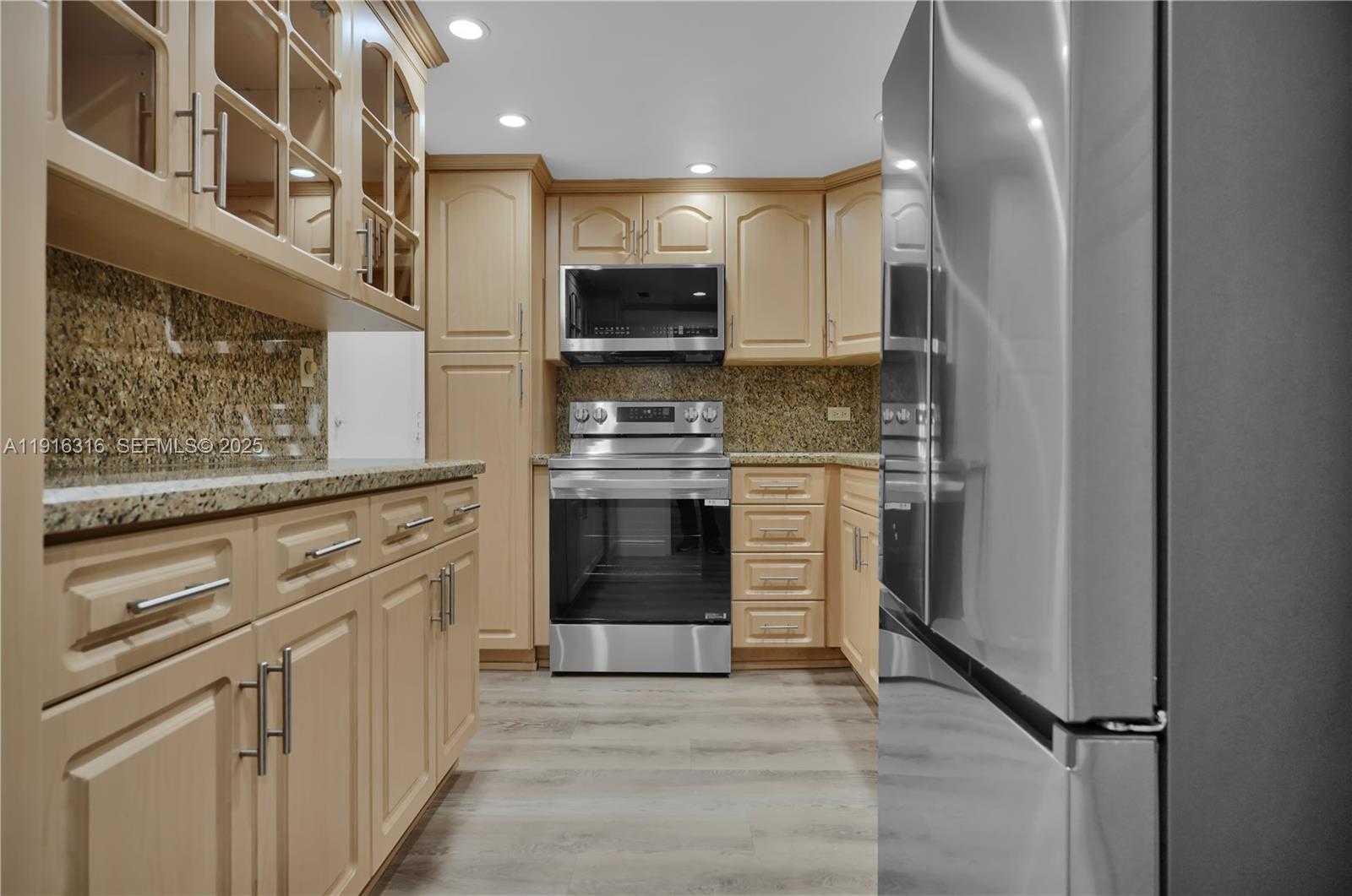 Small Image of 5005 COLLINS AVE #402, Miami Beach Number 4