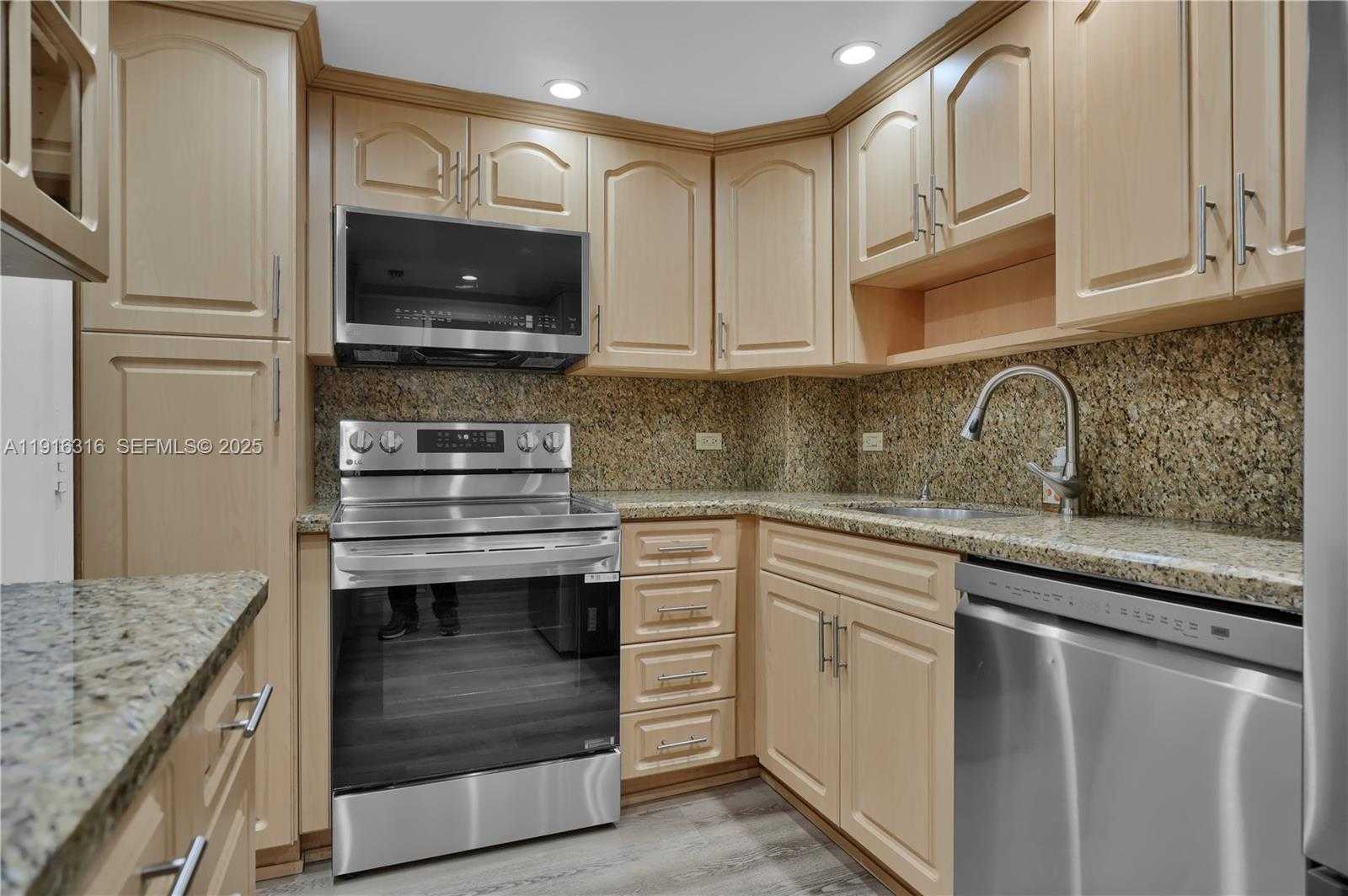 Small Image of 5005 COLLINS AVE #402, Miami Beach Number 5