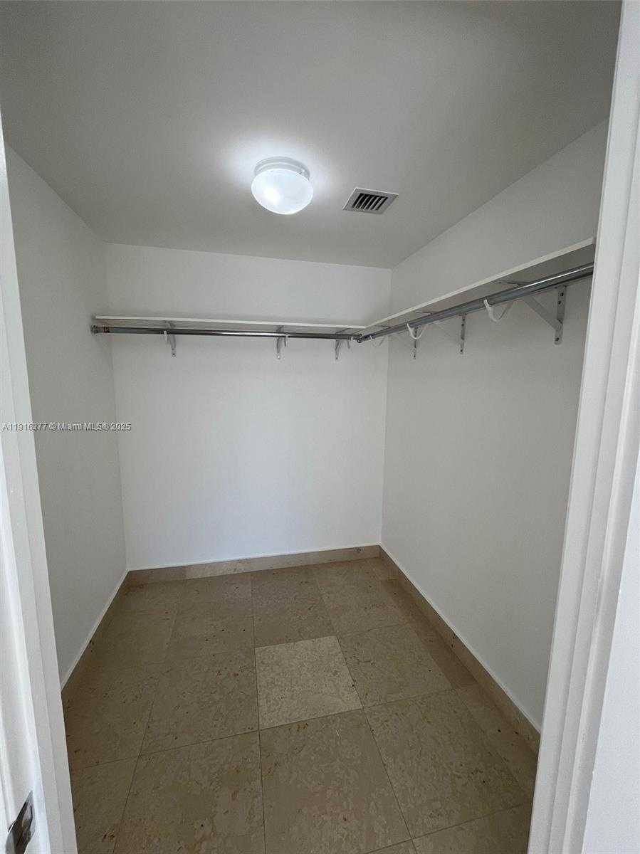 Small Image of 495 BRICKELL AVE #1207, Miami Number 13