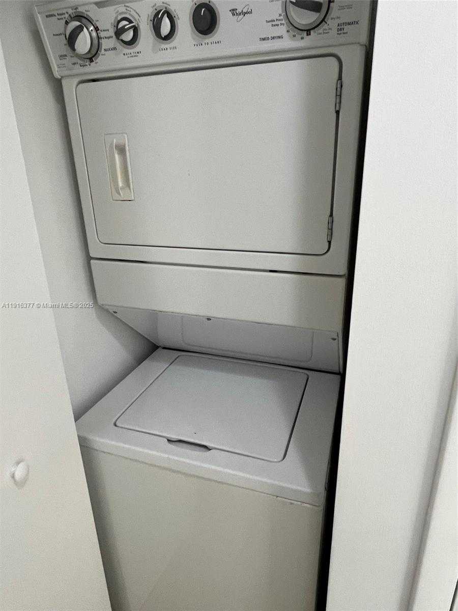 Small Image of 495 BRICKELL AVE #1207, Miami Number 18