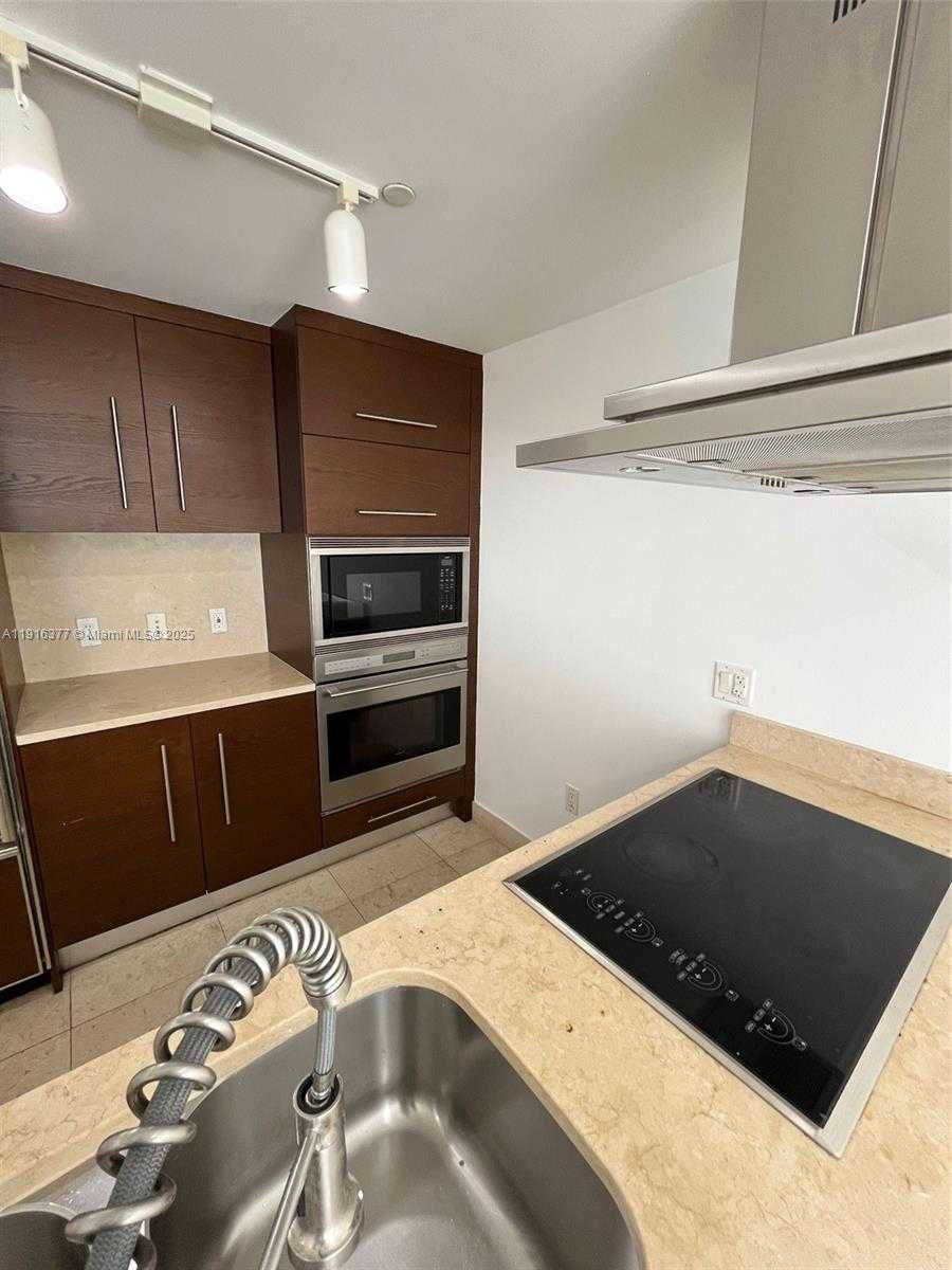 Small Image of 495 BRICKELL AVE #1207, Miami Number 5