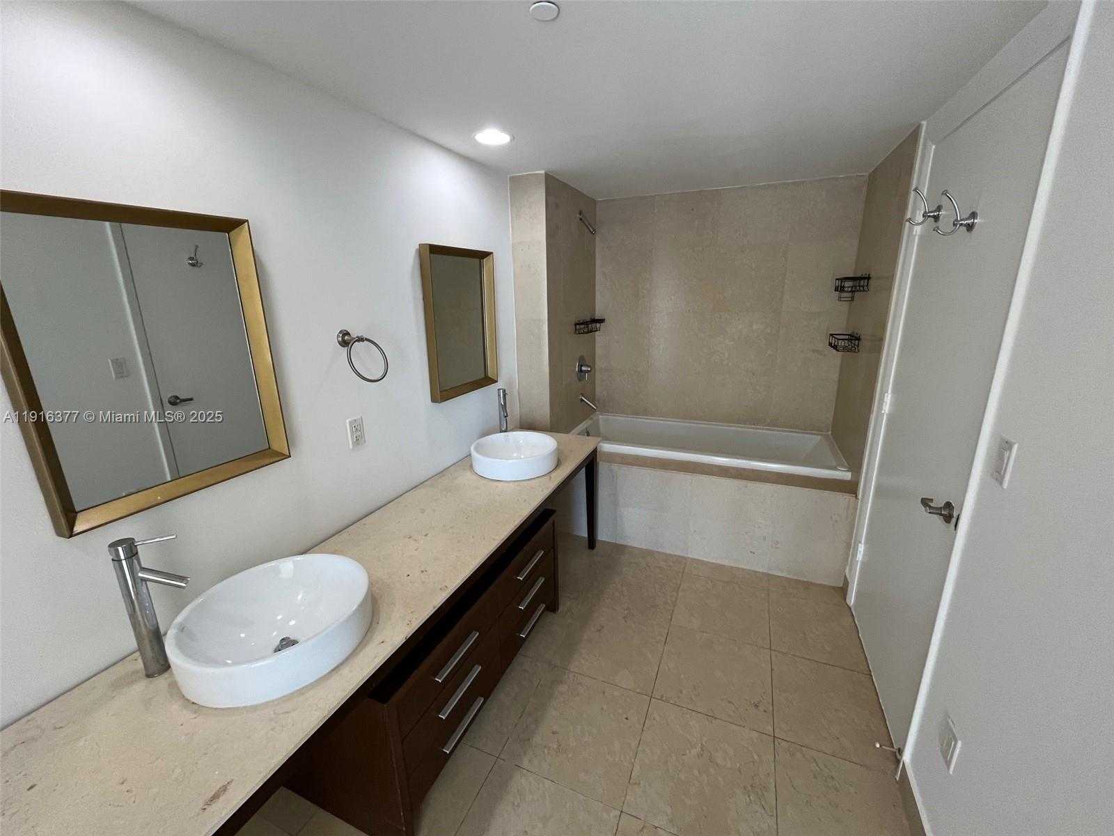 Small Image of 495 BRICKELL AVE #1207, Miami Number 6