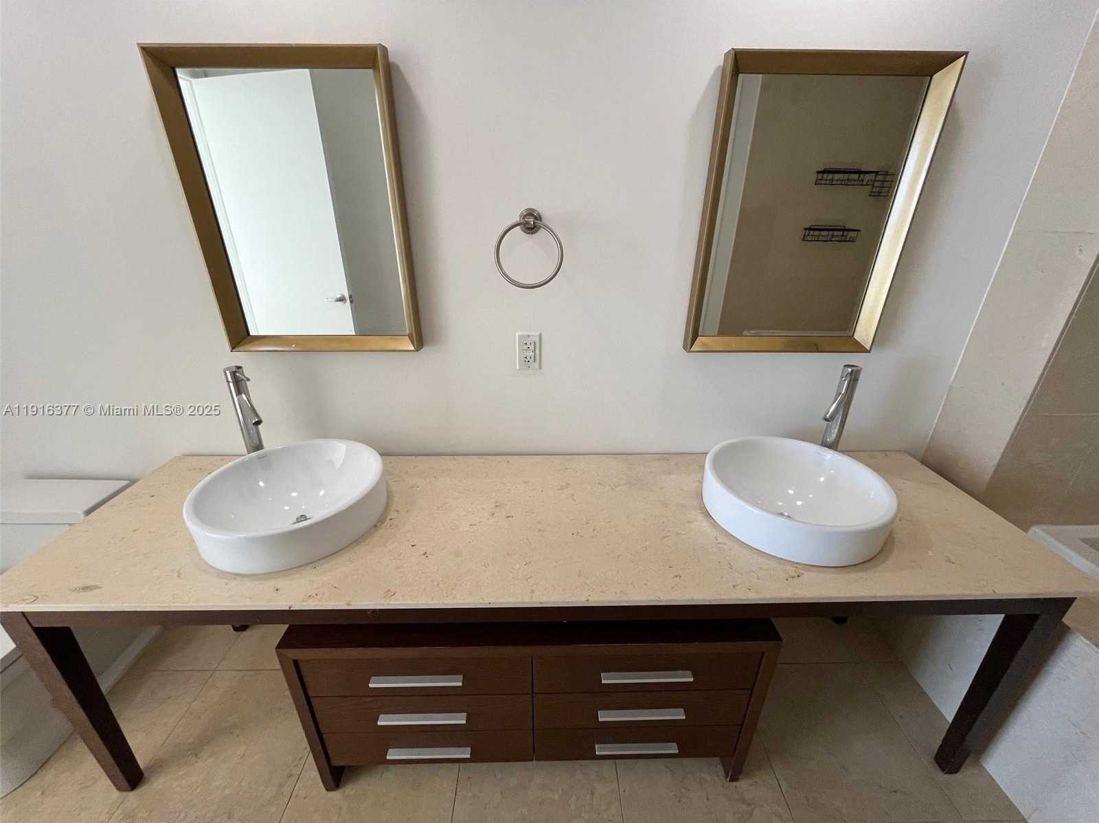 Small Image of 495 BRICKELL AVE #1207, Miami Number 8