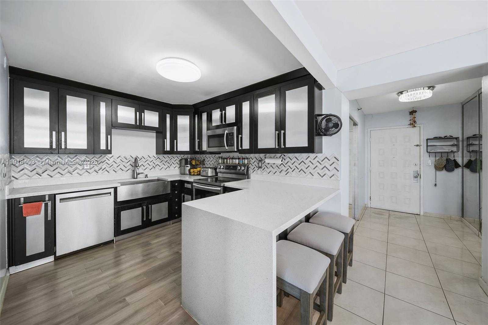 Small Image of 6061 COLLINS AVE #5F, Miami Beach Number 10