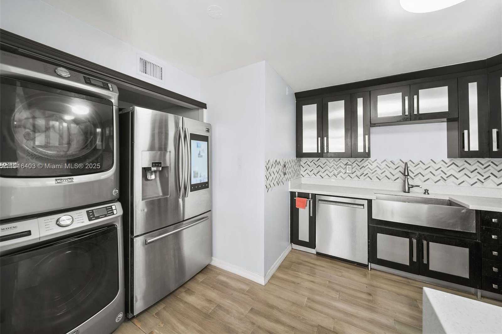 Small Image of 6061 COLLINS AVE #5F, Miami Beach Number 14