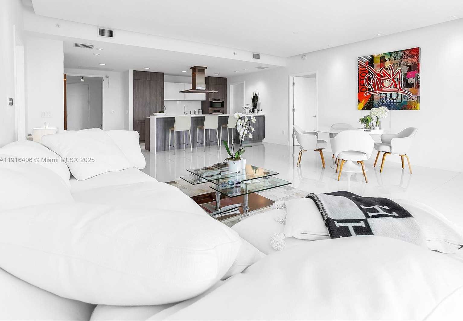 Small Image of 350 OCEAN DR #405N, Key Biscayne Number 2