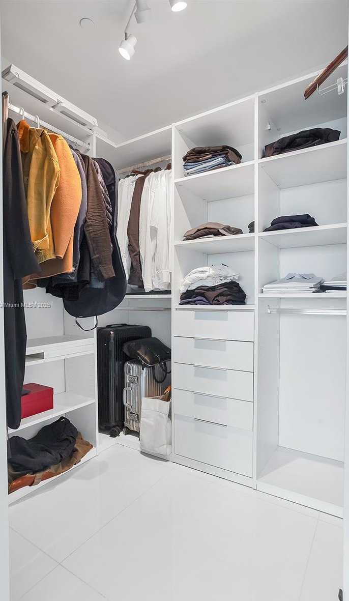 Small Image of 350 OCEAN DR #405N, Key Biscayne Number 24