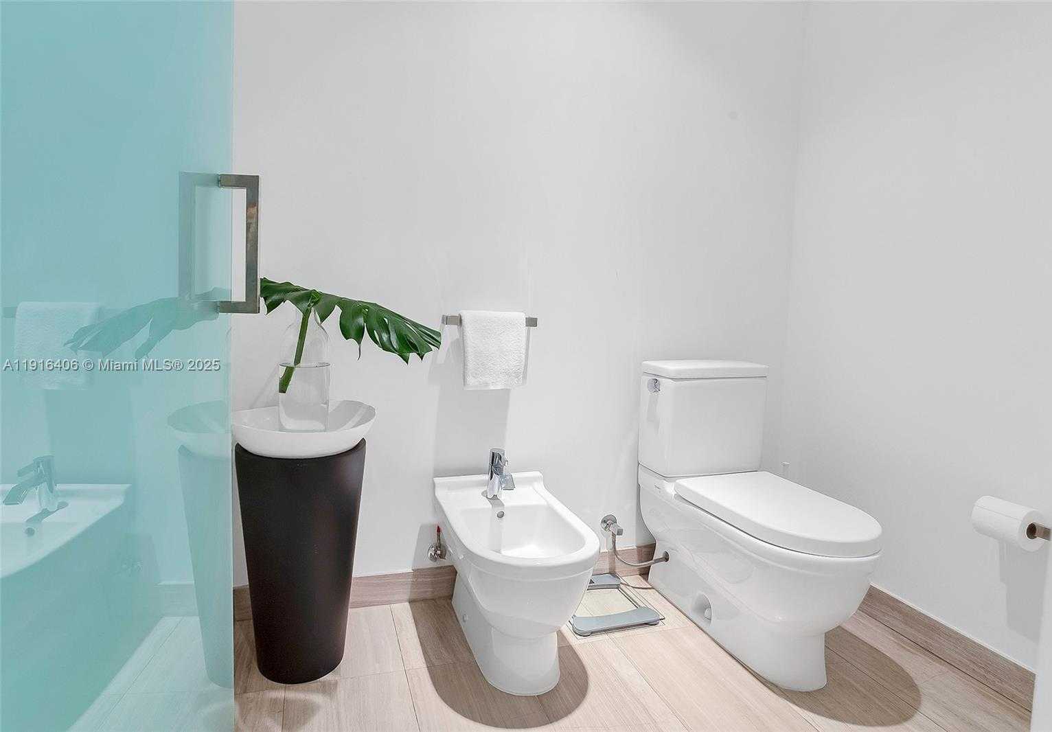 Small Image of 350 OCEAN DR #405N, Key Biscayne Number 26