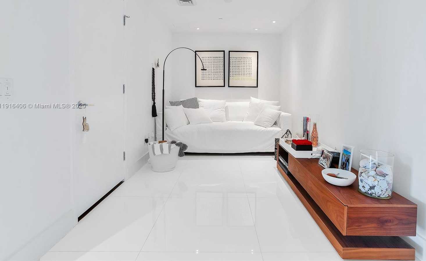 Small Image of 350 OCEAN DR #405N, Key Biscayne Number 9