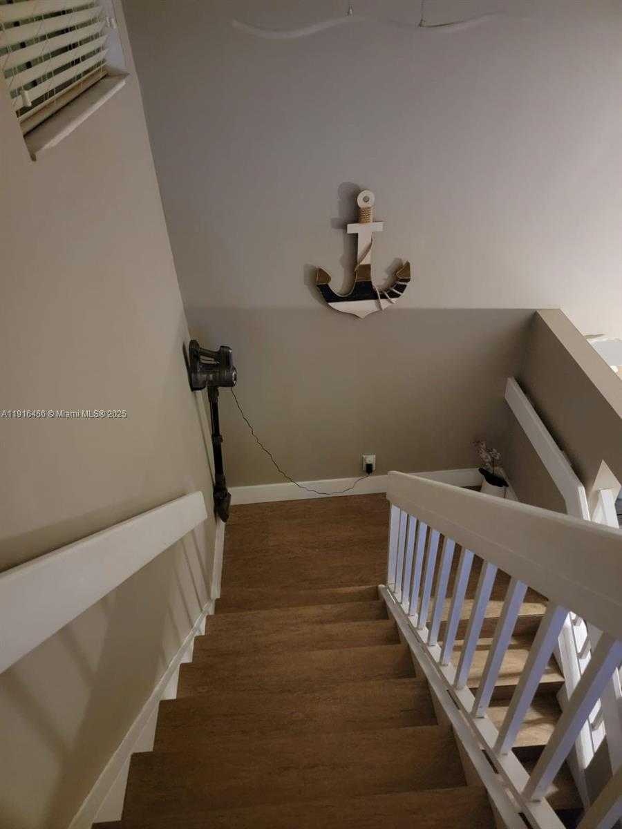 Small Image of 13959 SOUTH WEST 91ST TER #13959, Miami Number 8