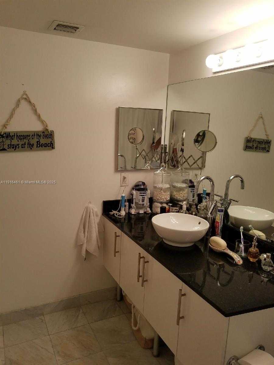 Small Image of 31 SOUTH EAST 5TH ST #2205, Miami Number 12