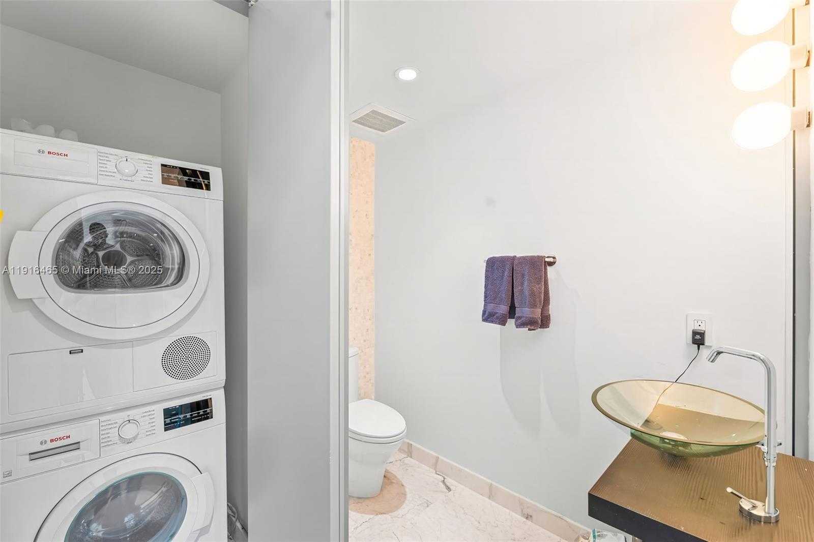 Small Image of 200 BISCAYNE BOULEVARD WAY #4005, Miami Number 12