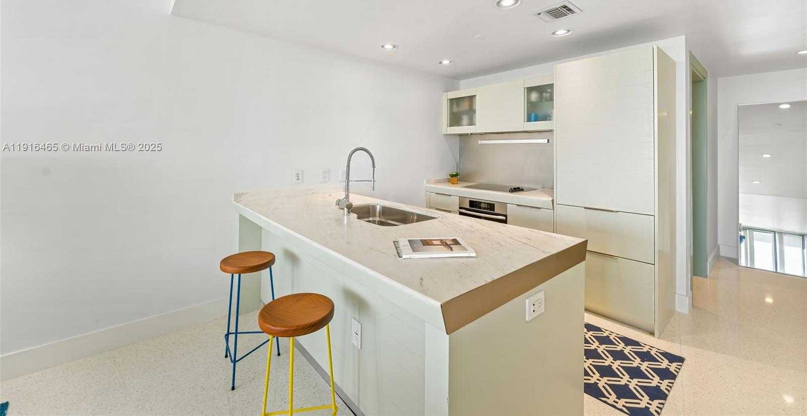 Small Image of 200 BISCAYNE BOULEVARD WAY #4005, Miami Number 3