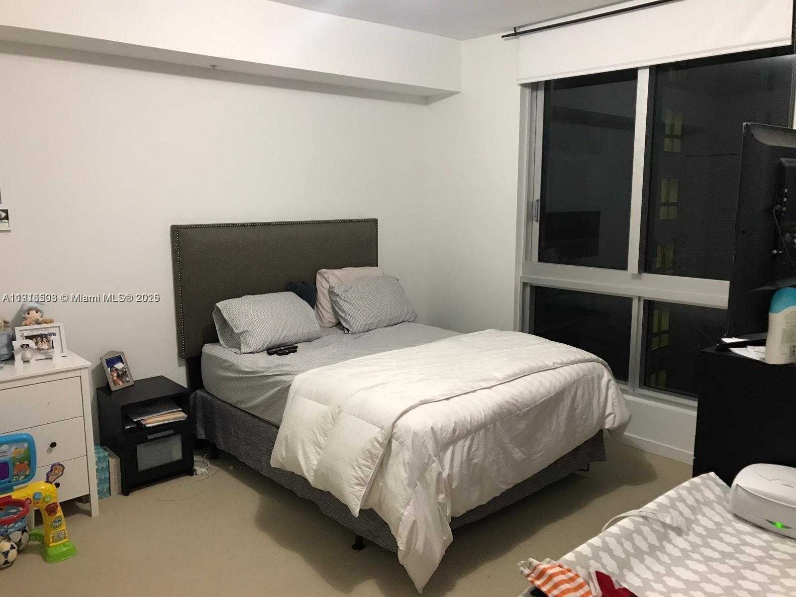 Small Image of 300 SOUTH BISCAYNE BLVD #3209, Miami Number 4