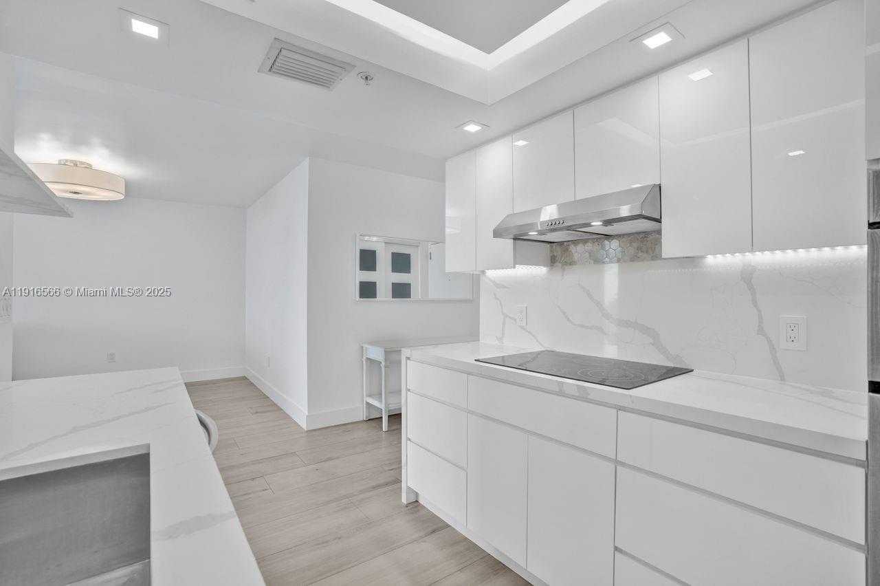 Small Image of 90 ALTON RD #1907, Miami Beach Number 10
