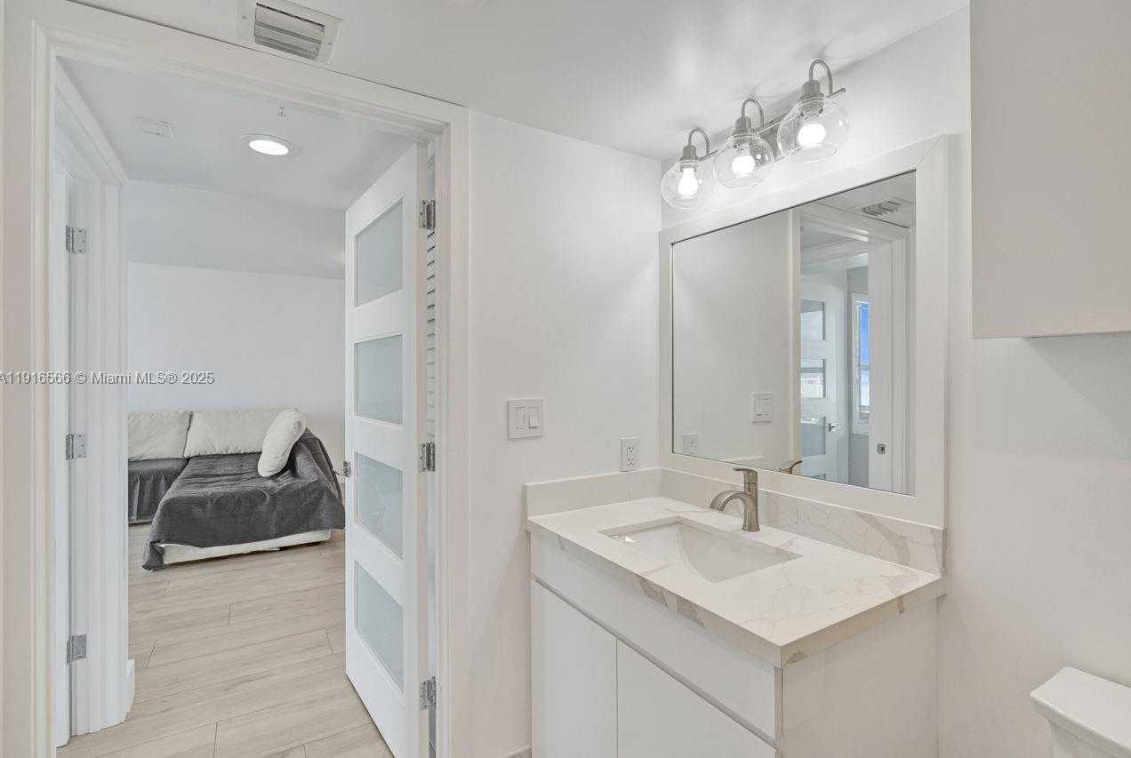 Small Image of 90 ALTON RD #1907, Miami Beach Number 18