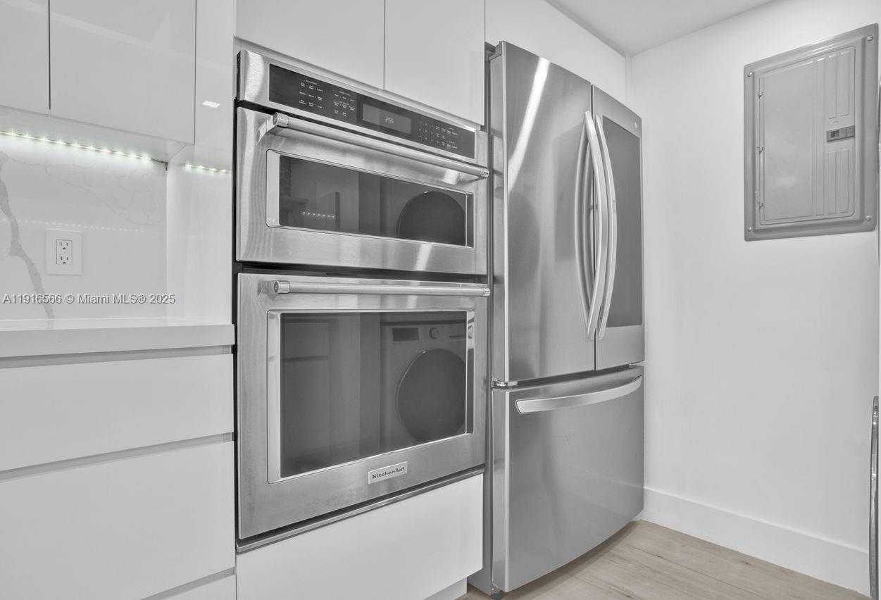 Small Image of 90 ALTON RD #1907, Miami Beach Number 7