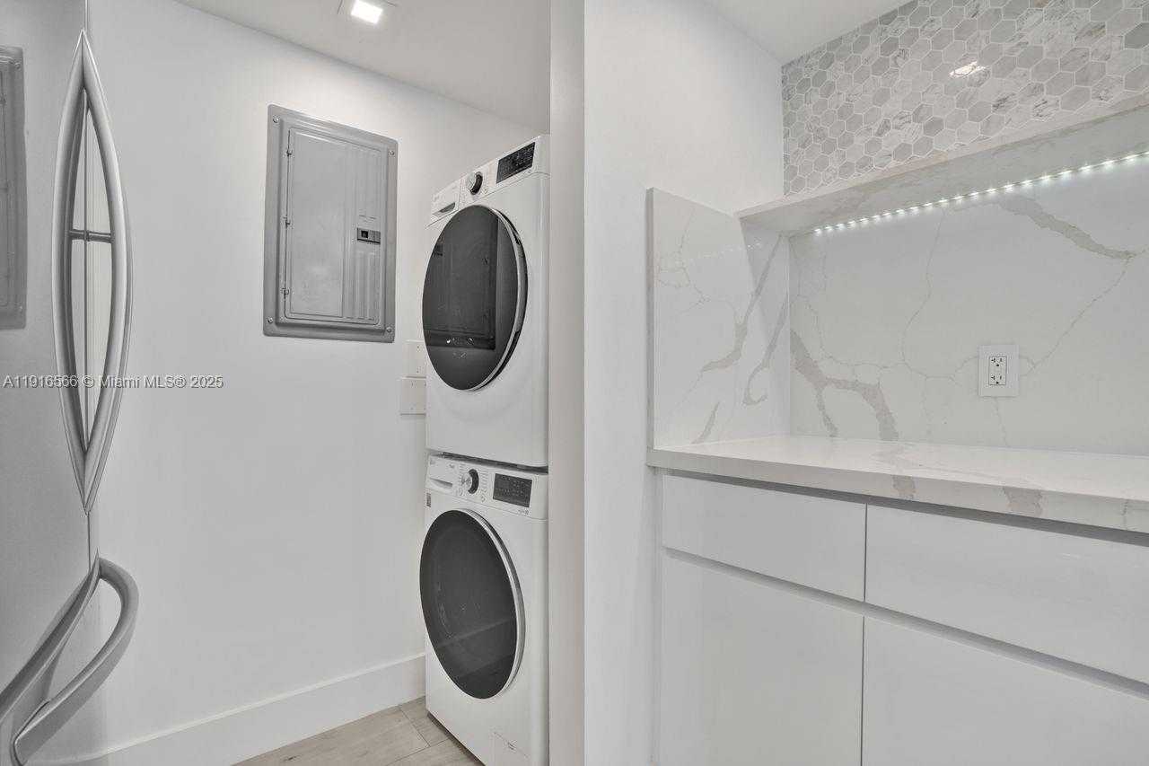 Small Image of 90 ALTON RD #1907, Miami Beach Number 8