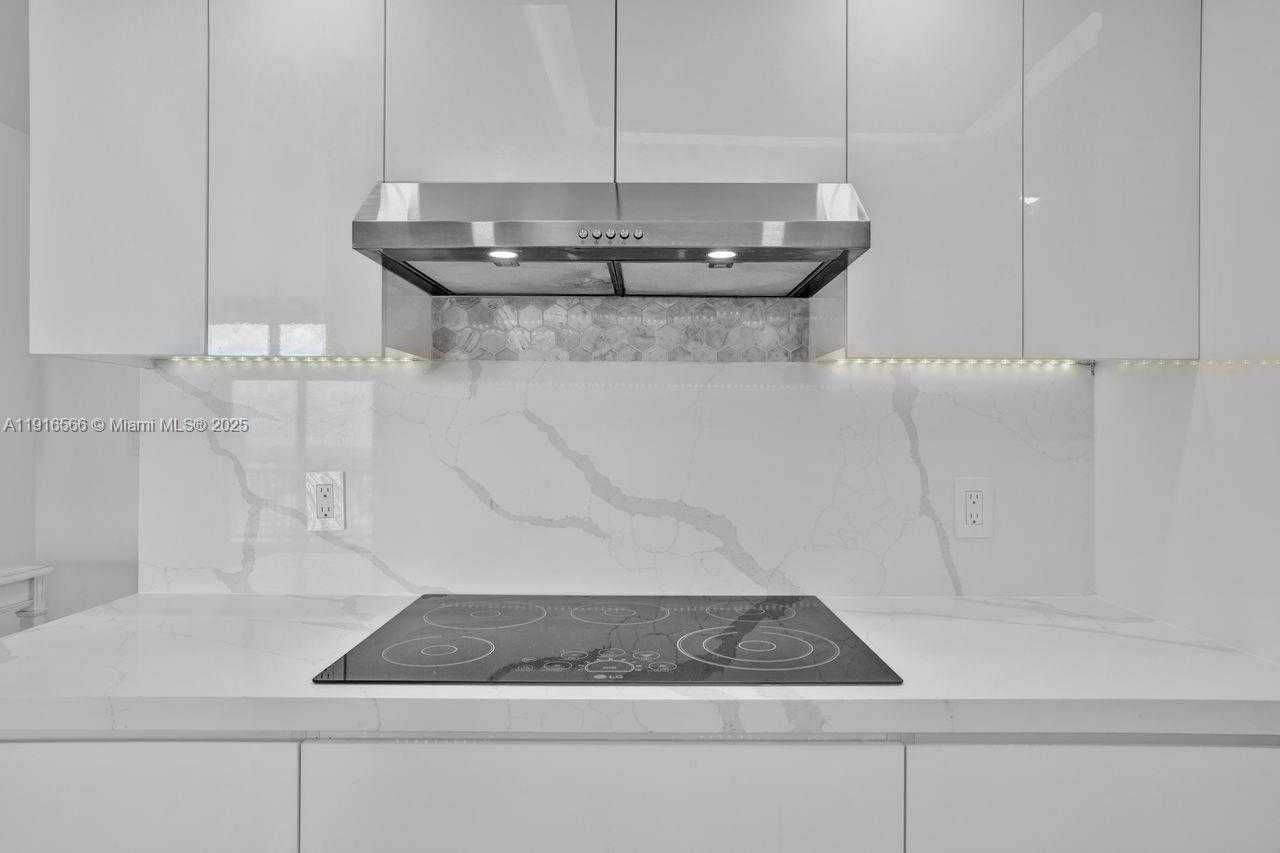 Small Image of 90 ALTON RD #1907, Miami Beach Number 9