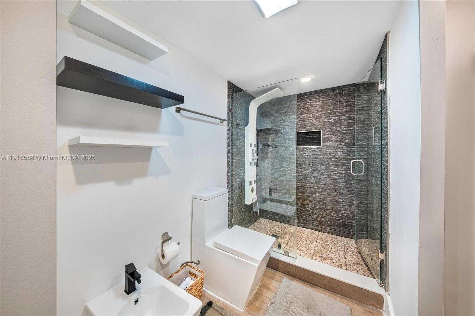 Small Image of 1541 BRICKELL AVE #C406, Miami Number 32