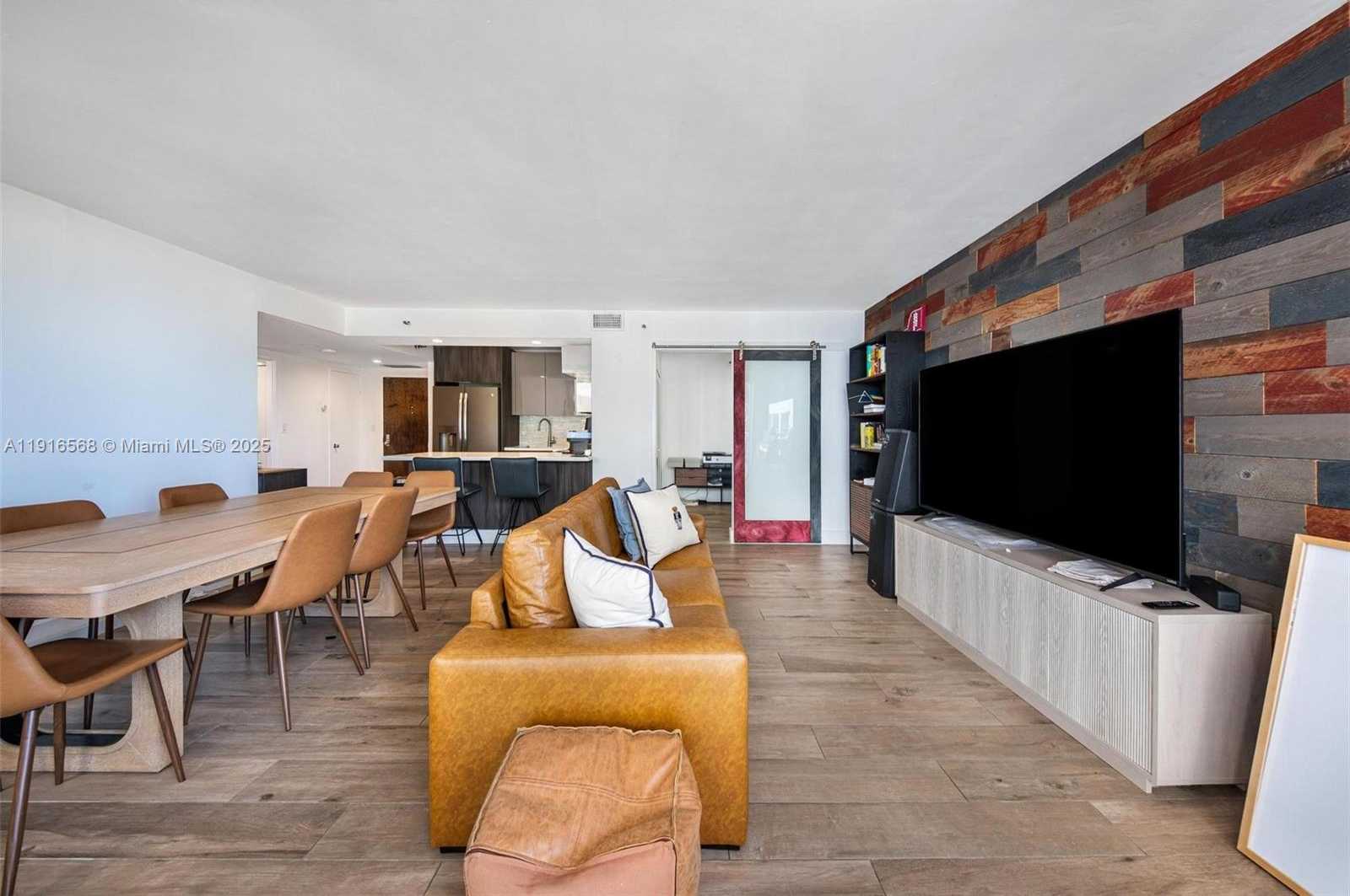 Small Image of 1541 BRICKELL AVE #C406, Miami Number 4