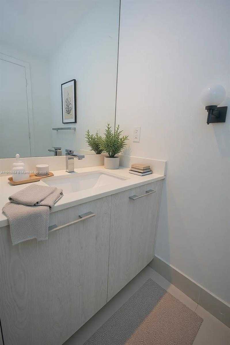 Small Image of 45 SOUTH WEST 9TH ST #1504, Miami Number 28