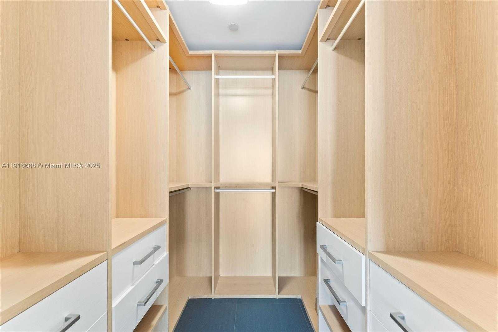 Small Image of 1100 BISCAYNE BLVD #4502, Miami Number 17