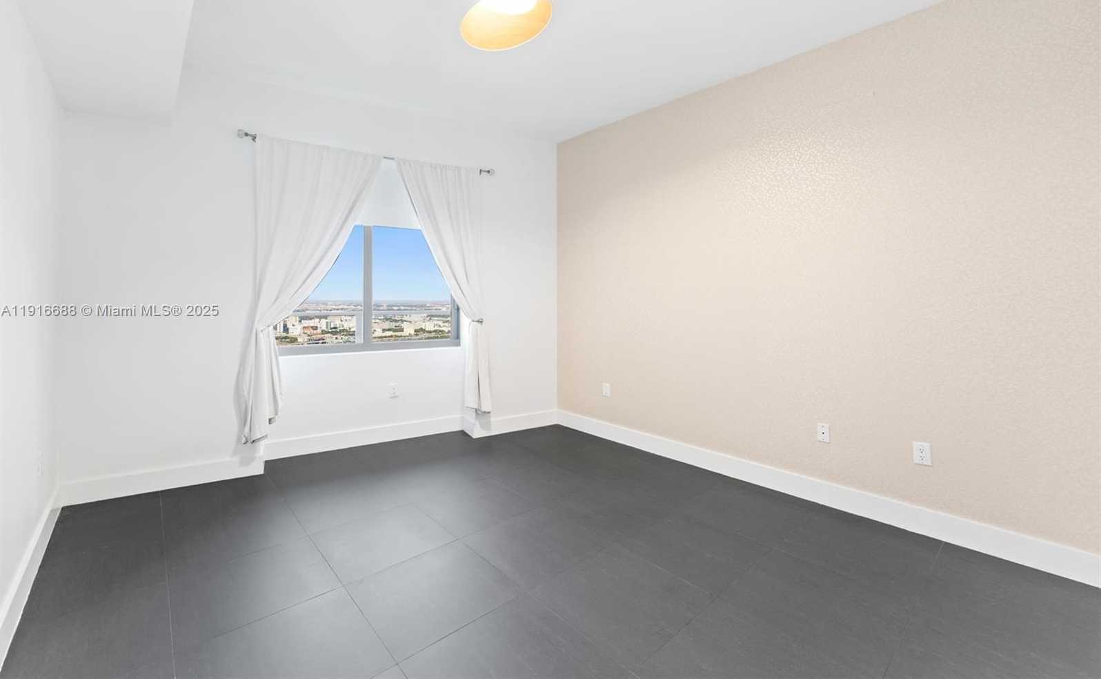 Small Image of 1100 BISCAYNE BLVD #4502, Miami Number 21